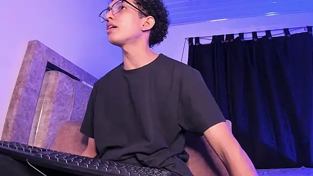 Snapshot of Cj_davis_ chatting on 03/24/26, 02:16 Cj davis online show from 03/24/26, 02:16