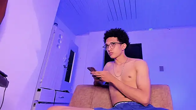 Snapshot of Cj_davis_ chatting on 04/08/26, 03:50 Cj davis online show from 04/08/26, 03:50