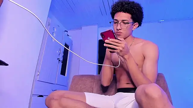 Snapshot of Cj_davis_ chatting on 04/19/26, 01:27 Cj davis online show from 04/19/26, 01:27