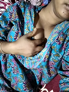 Snapshot of maskedlover321 chatting on 04/11/26, 04:39 maskedlover321 online show from 04/11/26, 04:39