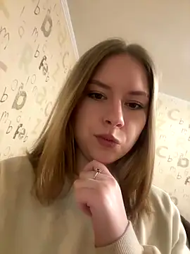 Snapshot of izabella_g chatting on 12/20/25, 11:12 izabella g online show from 12/20/25, 11:12