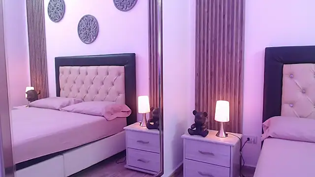 Red kytty6 online show from 10/04/25, 09:13