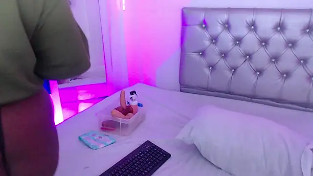 ebony NeighborMoans online show from 10/02/25, 03:13