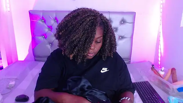 ebony NeighborMoans online show from 10/09/25, 03:15