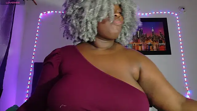 Snapshot of ebony_NeighborMoans chatting on 05/06/26, 03:02 ebony NeighborMoans online show from 05/06/26, 03:02
