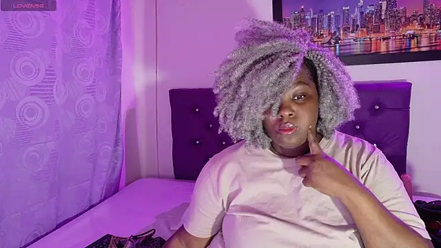 Snapshot of ebony_NeighborMoans chatting on 05/19/26, 06:25 ebony NeighborMoans online show from 05/19/26, 06:25