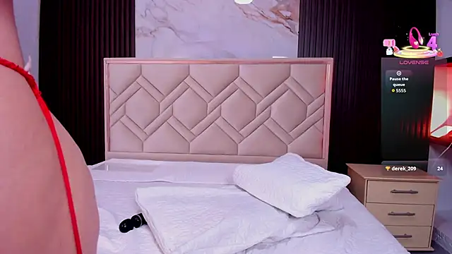 MiaaFarrel online show from 10/29/25, 02:14