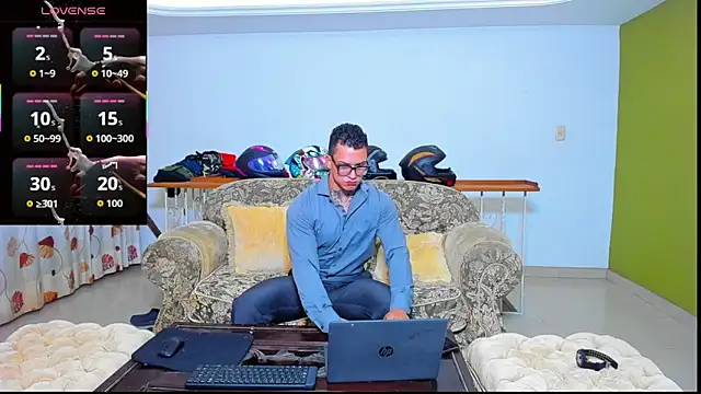 Snapshot of ArnoldSexy_ chatting on 10/06/25, 10:02 ArnoldSexy online show from 10/06/25, 10:02