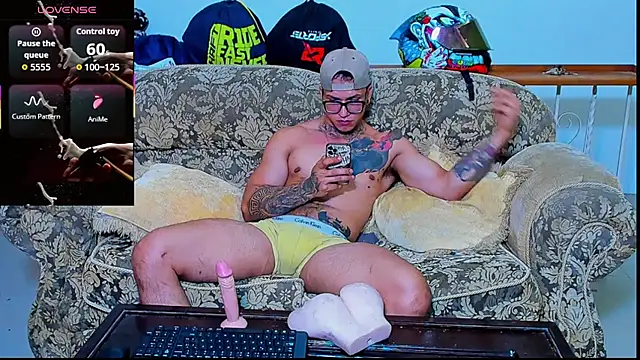 Snapshot of ArnoldSexy_ chatting on 10/07/25, 05:04 ArnoldSexy online show from 10/07/25, 05:04