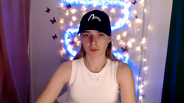 Snapshot of JuiceLips__ chatting on 09/08/25, 03:22 JuiceLips   online show from 09/08/25, 03:22