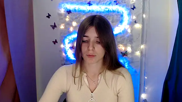 Snapshot of JuiceLips__ chatting on 09/15/25, 04:40 JuiceLips   online show from 09/15/25, 04:40