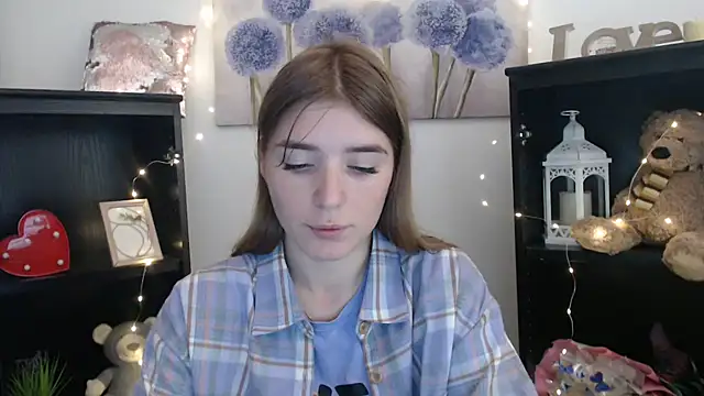 Snapshot of JuiceLips__ chatting on 09/19/25, 09:43 JuiceLips   online show from 09/19/25, 09:43