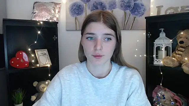 Snapshot of JuiceLips__ chatting on 09/29/25, 04:12 JuiceLips   online show from 09/29/25, 04:12