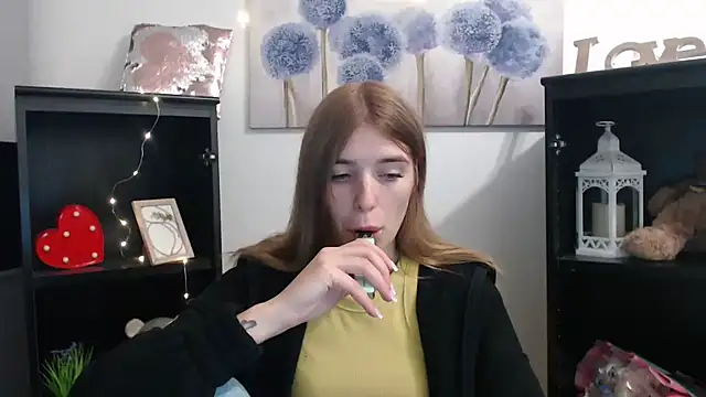 Snapshot of JuiceLips__ chatting on 10/08/25, 01:09 JuiceLips   online show from 10/08/25, 01:09