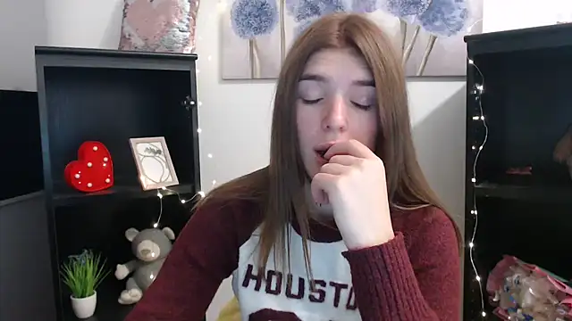 Snapshot of JuiceLips__ chatting on 10/22/25, 01:00 JuiceLips   online show from 10/22/25, 01:00