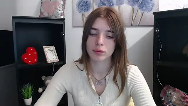 Snapshot of JuiceLips__ chatting on 10/27/25, 04:00 JuiceLips   online show from 10/27/25, 04:00