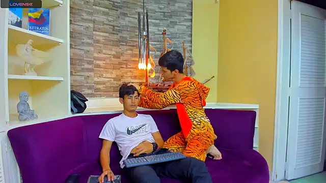 Holdme Hot online show from 09/10/25, 03:17