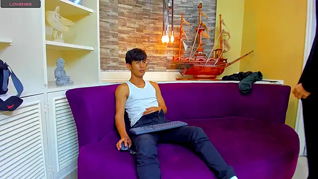 Holdme Hot online show from 09/12/25, 03:28