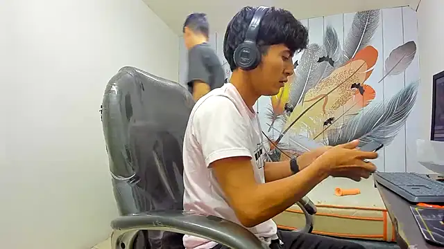 Holdme Hot online show from 11/04/25, 03:27