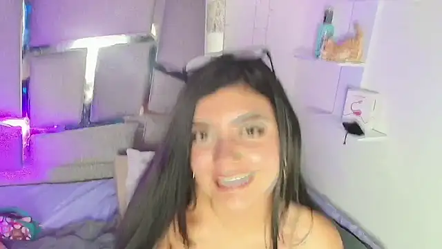 jennifer Scot online show from 10/25/25, 04:46