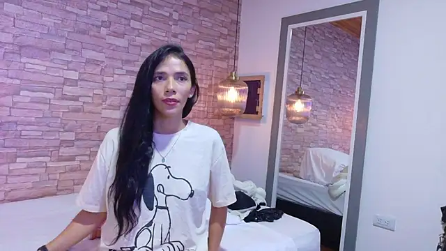 Snapshot of Martina_thompson69 chatting on 10/30/25, 02:18 Martina thompson69 online show from 10/30/25, 02:18