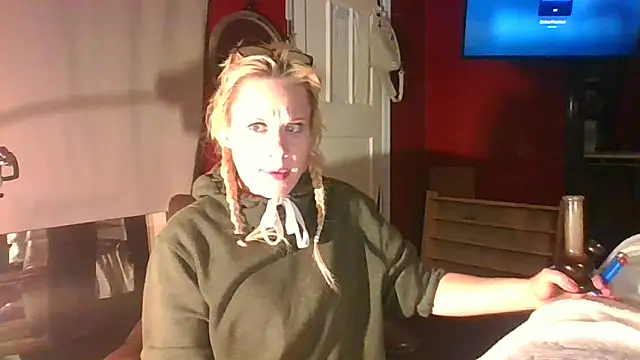 Snapshot of TaylorMade2223 chatting on 09/13/25, 05:29 TaylorMade2223 online show from 09/13/25, 05:29