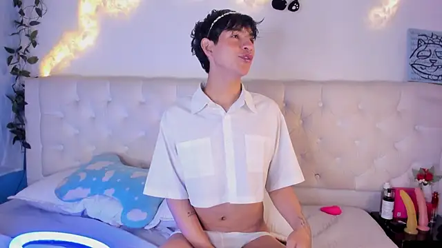 AleAurarashi online show from 12/19/25, 05:58