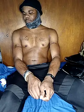 Snapshot of muushroomtip chatting on 12/23/25, 02:42 muushroomtip online show from 12/23/25, 02:42