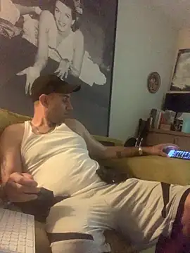 Snapshot of Hothotboyg chatting on 10/23/25, 12:37 Hothotboyg online show from 10/23/25, 12:37