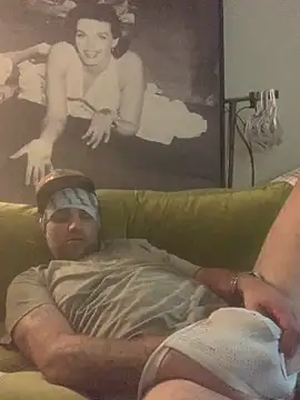 Snapshot of Hothotboyg chatting on 04/17/26, 11:35 Hothotboyg online show from 04/17/26, 11:35