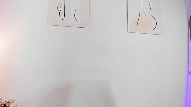 elzafuentes1 online show from 09/30/25, 07:19