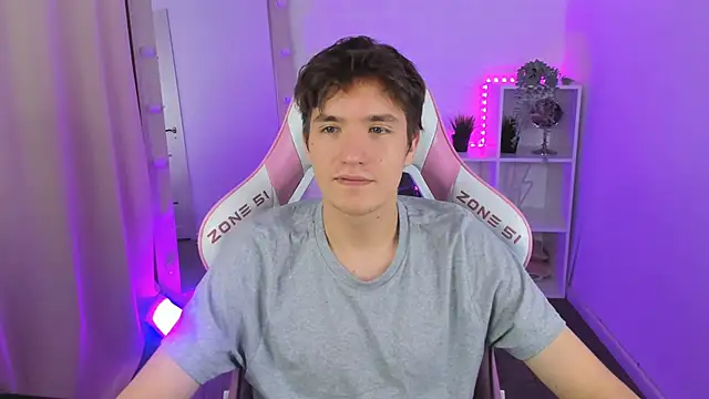 Snapshot of Ethan_Rivers chatting on 09/17/25, 05:42 Ethan Rivers online show from 09/17/25, 05:42