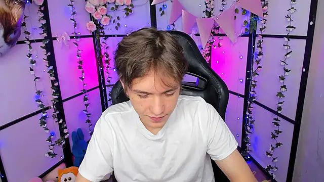 Snapshot of Ethan_Rivers chatting on 10/11/25, 08:51 Ethan Rivers online show from 10/11/25, 08:51