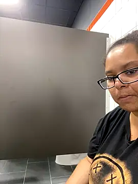 Snapshot of wishuhope4 chatting on 10/20/25, 04:51 wishuhope4 online show from 10/20/25, 04:51