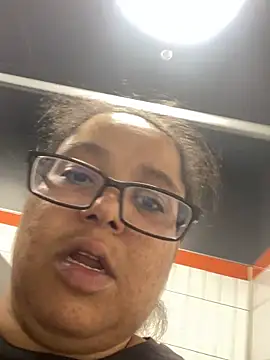 Snapshot of wishuhope4 chatting on 10/28/25, 10:23 wishuhope4 online show from 10/28/25, 10:23