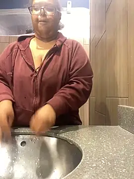 Snapshot of wishuhope4 chatting on 12/18/25, 10:16 wishuhope4 online show from 12/18/25, 10:16