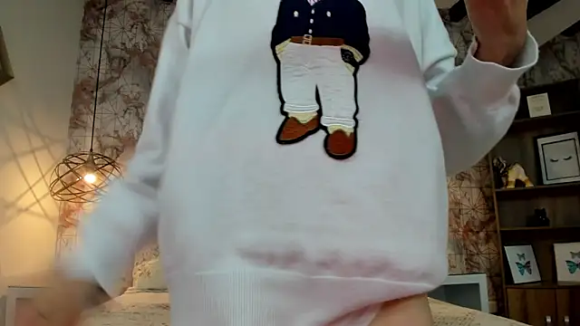 Snapshot of ScarletMore chatting on 04/20/26, 11:35 ScarletMore online show from 04/20/26, 11:35