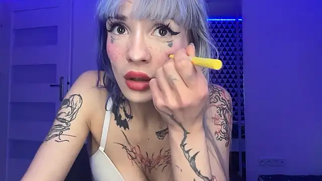 Snapshot of FluffySlutt chatting on 12/22/25, 12:29 FluffySlutt online show from 12/22/25, 12:29