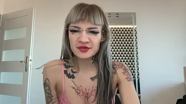 Snapshot of FluffySlutt chatting on 02/02/26, 02:16 FluffySlutt online show from 02/02/26, 02:16