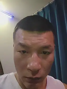 Snapshot of AAASuck chatting on 11/21/25, 01:43 AAASuck online show from 11/21/25, 01:43