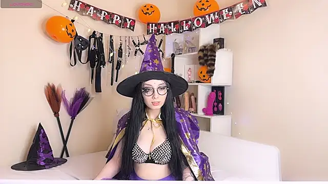 Jinhee Tiny online show from 10/31/25, 03:13