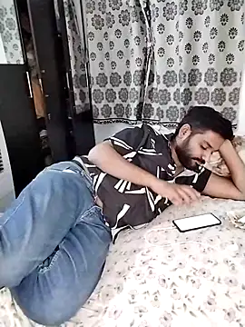 Snapshot of avi007p chatting on 03/10/26, 06:35 avi007p online show from 03/10/26, 06:35