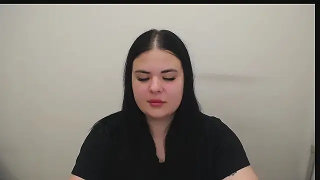 Snapshot of _Trisha_li chatting on 11/05/25, 11:43 Trisha li online show from 11/05/25, 11:43