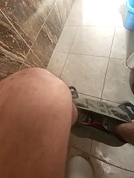 Snapshot of WelloffUpthrow chatting on 12/18/25, 08:09 WelloffUpthrow online show from 12/18/25, 08:09