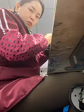 Snapshot of DHJM168 chatting on 12/22/25, 12:18 DHJM168 online show from 12/22/25, 12:18