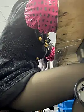 Snapshot of DHJM168 chatting on 12/23/25, 12:19 DHJM168 online show from 12/23/25, 12:19