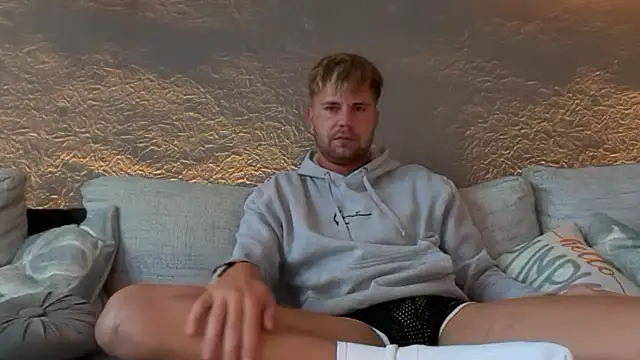 Snapshot of RioBlaze chatting on 09/18/25, 05:20 RioBlaze online show from 09/18/25, 05:20