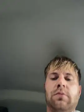 Snapshot of RioBlaze chatting on 09/27/25, 04:23 RioBlaze online show from 09/27/25, 04:23