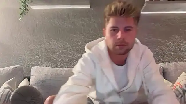 Snapshot of RioBlaze chatting on 09/30/25, 08:14 RioBlaze online show from 09/30/25, 08:14