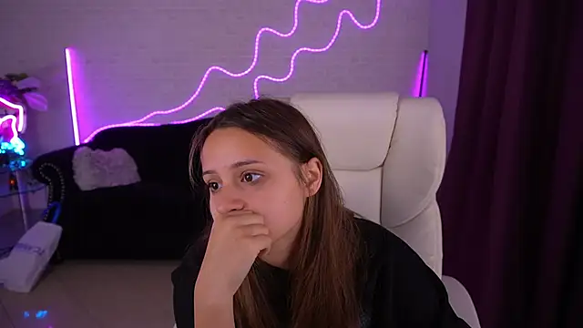 AnnaPearl online show from 10/05/25, 08:18